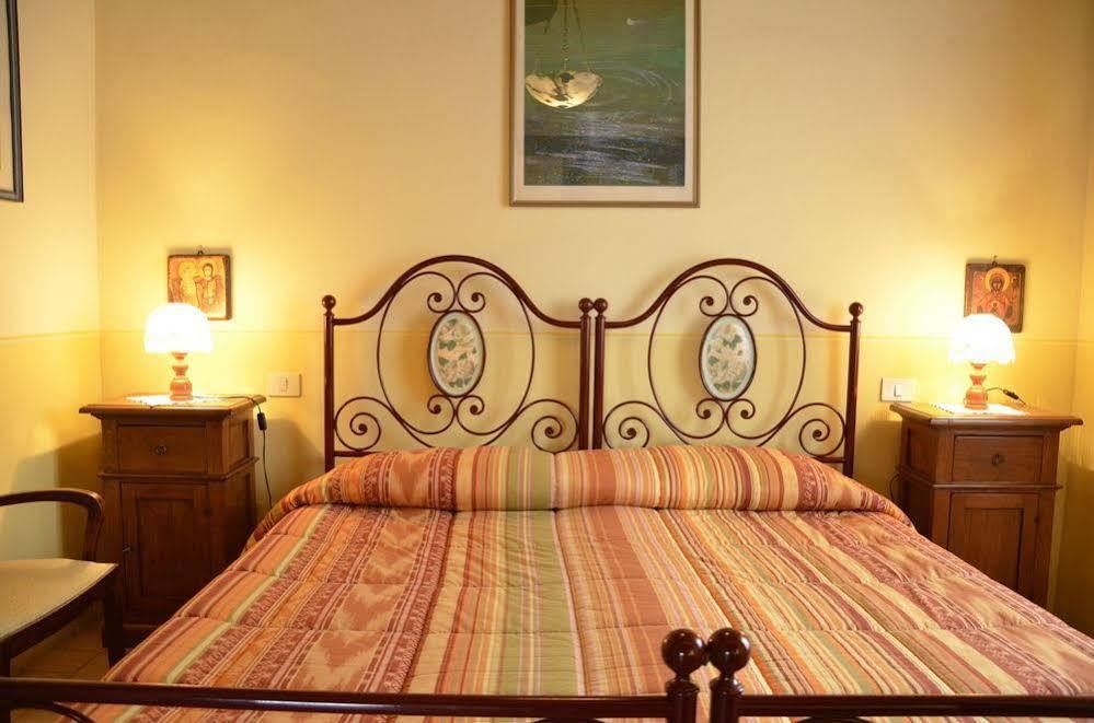 Agriturismo Le Due Torri Torre Quadrano Spello Kültér fotó