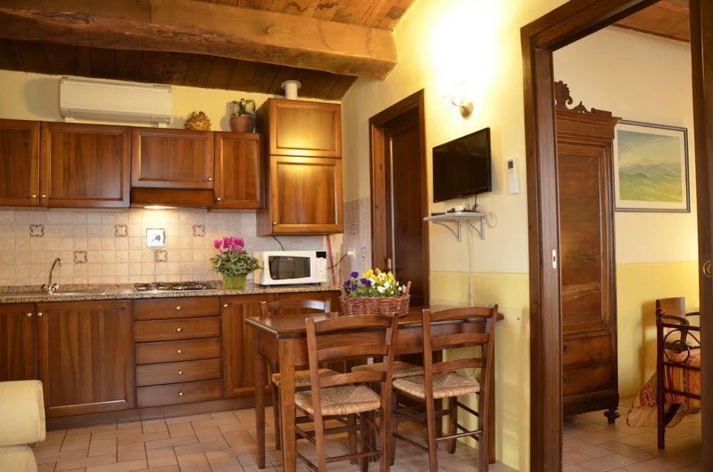 Agriturismo Le Due Torri Torre Quadrano Spello Kültér fotó