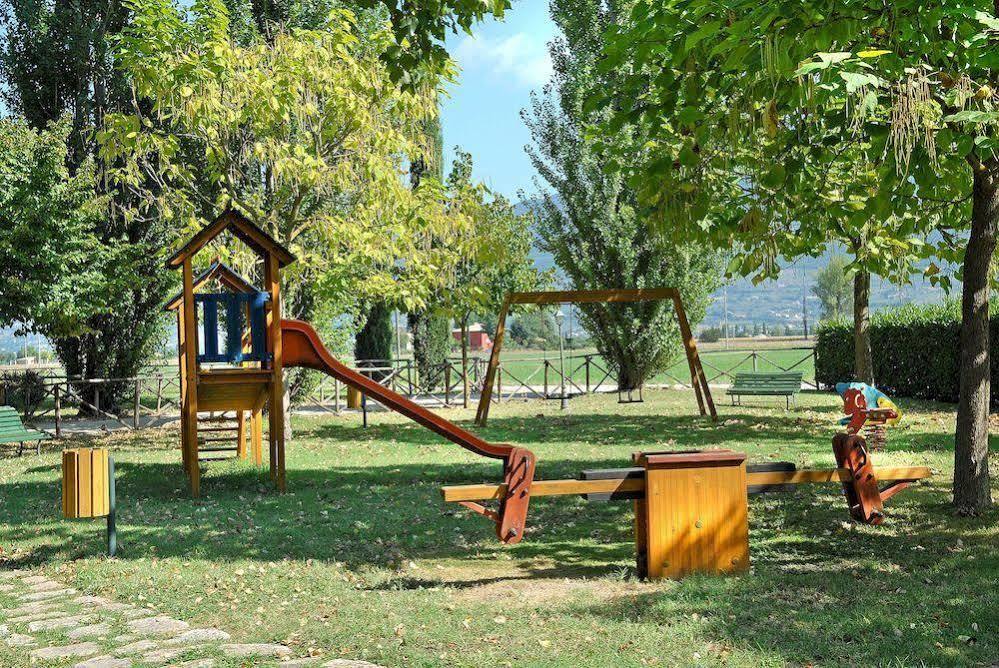 Agriturismo Le Due Torri Torre Quadrano Spello Kültér fotó