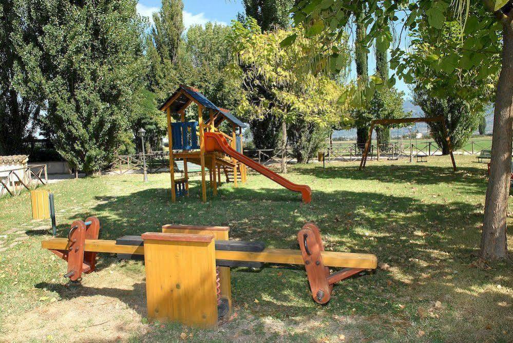 Agriturismo Le Due Torri Torre Quadrano Spello Kültér fotó