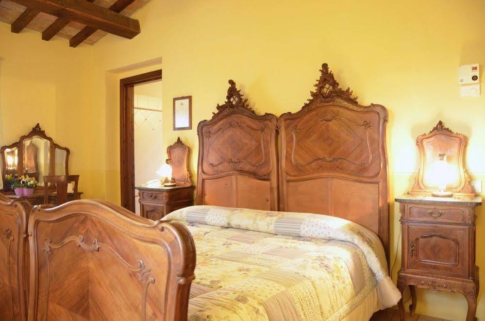 Agriturismo Le Due Torri Torre Quadrano Spello Kültér fotó
