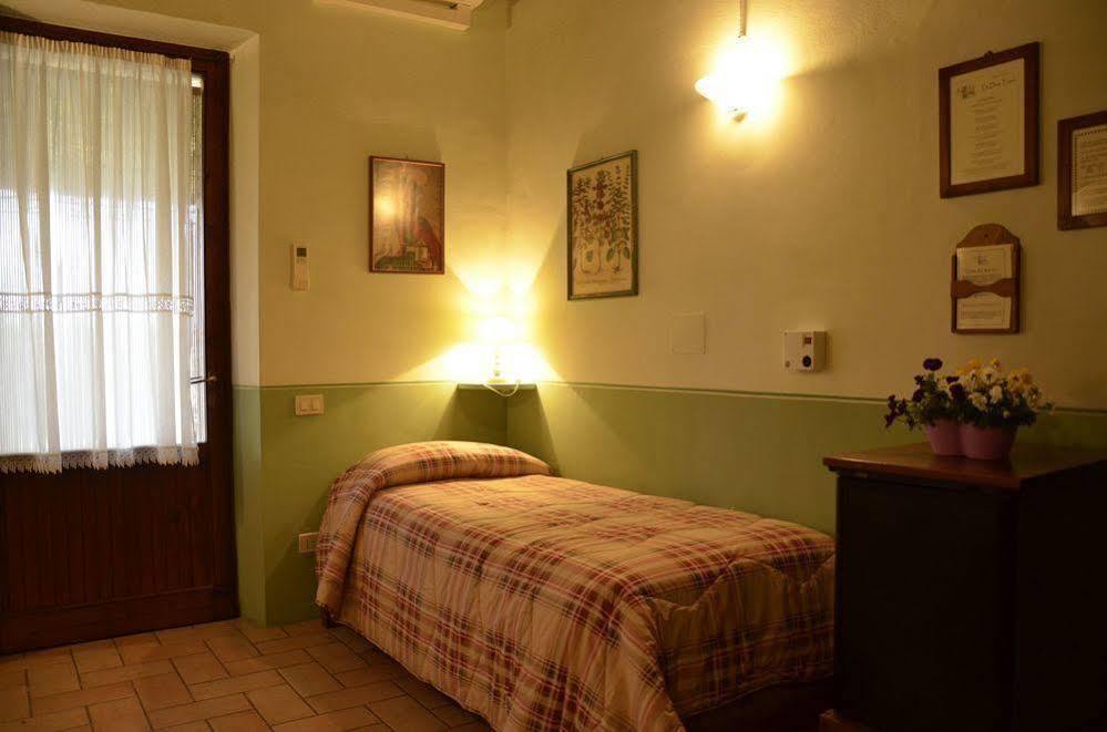 Agriturismo Le Due Torri Torre Quadrano Spello Kültér fotó