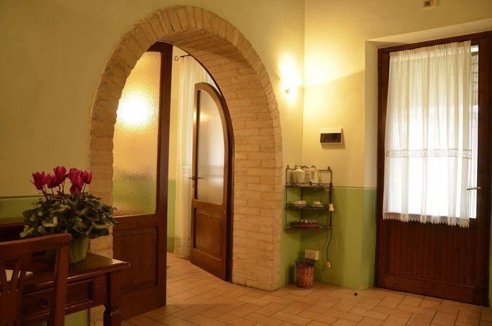 Agriturismo Le Due Torri Torre Quadrano Spello Kültér fotó